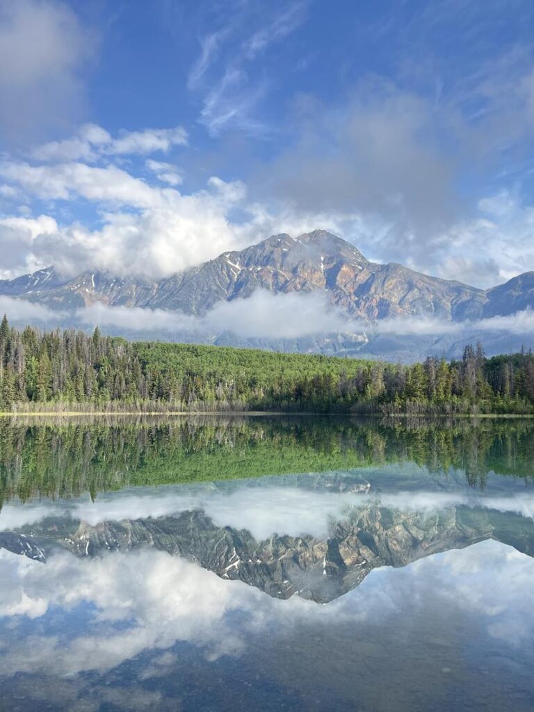 派翠西亞湖（Patricia Lake）