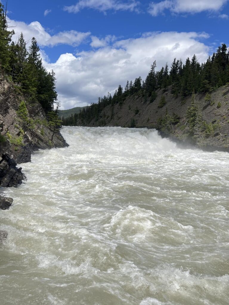 弓河瀑布（Bow Fall）