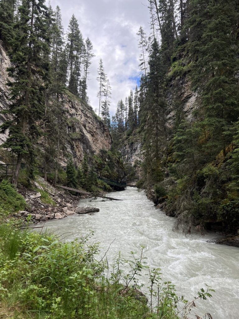 強斯頓峽谷（Johnston Canyon）